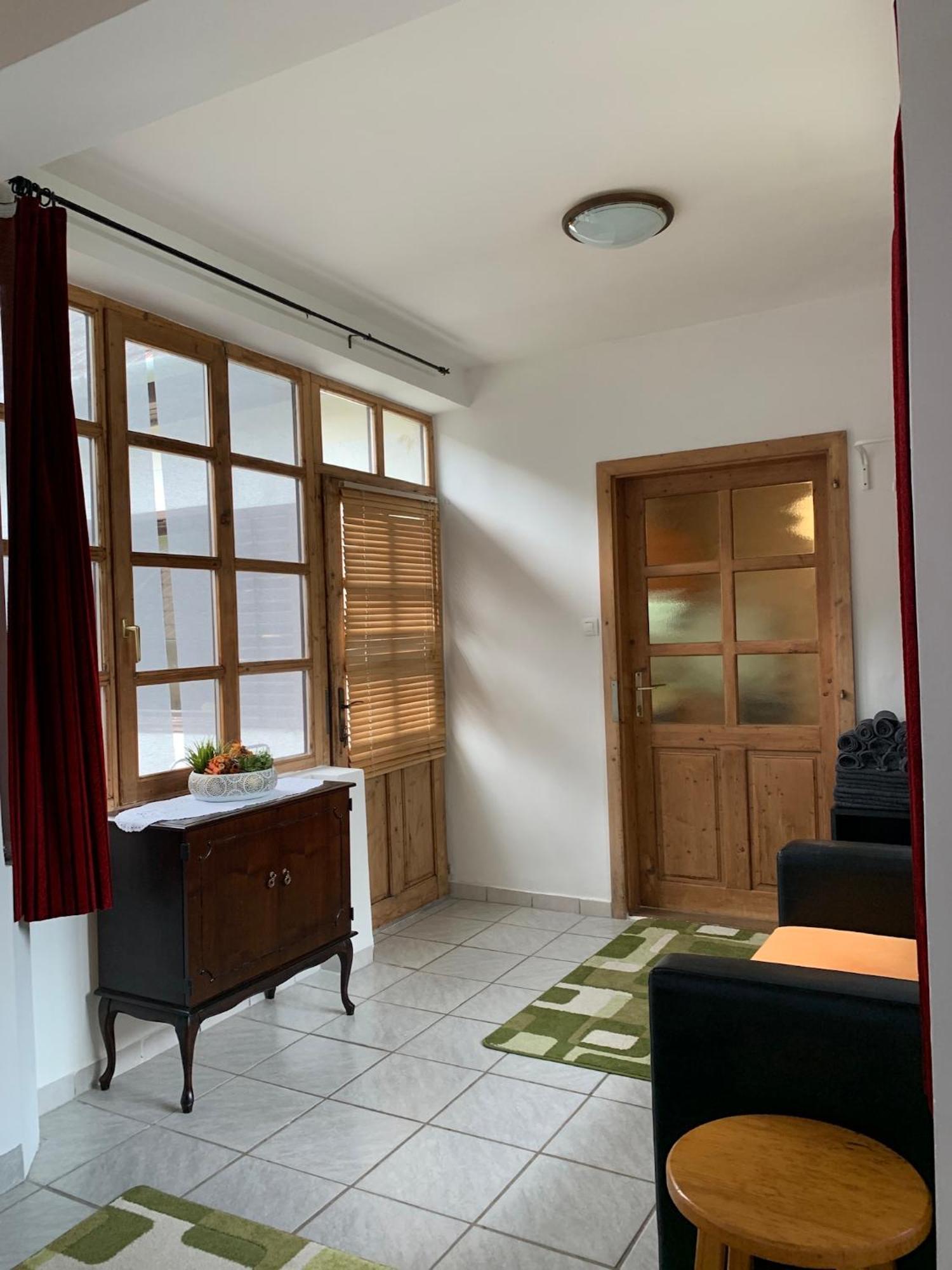 Szarszo With 3 And Private Beach, Private Parking *