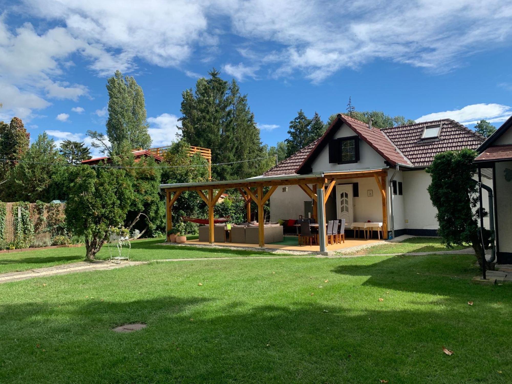 Szarszo With 3 And Private Beach, Private Parking Ferienhaus Balatonszarszo