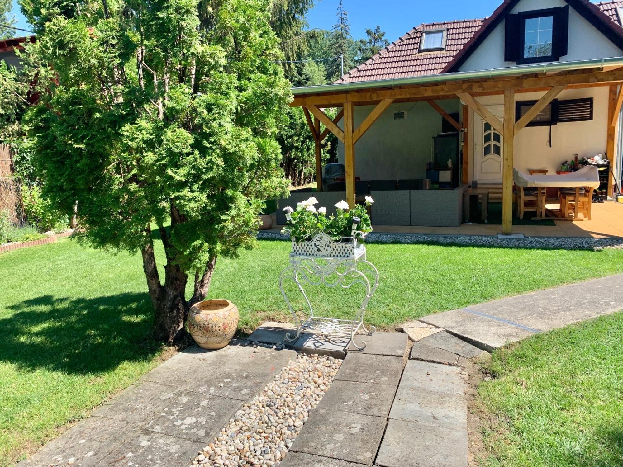 Szarszo With 3 And Private Beach, Private Parking